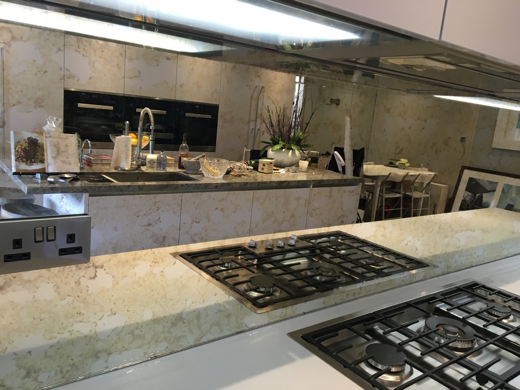 Mirror glass splashback in Regent's Park luxury kitchen